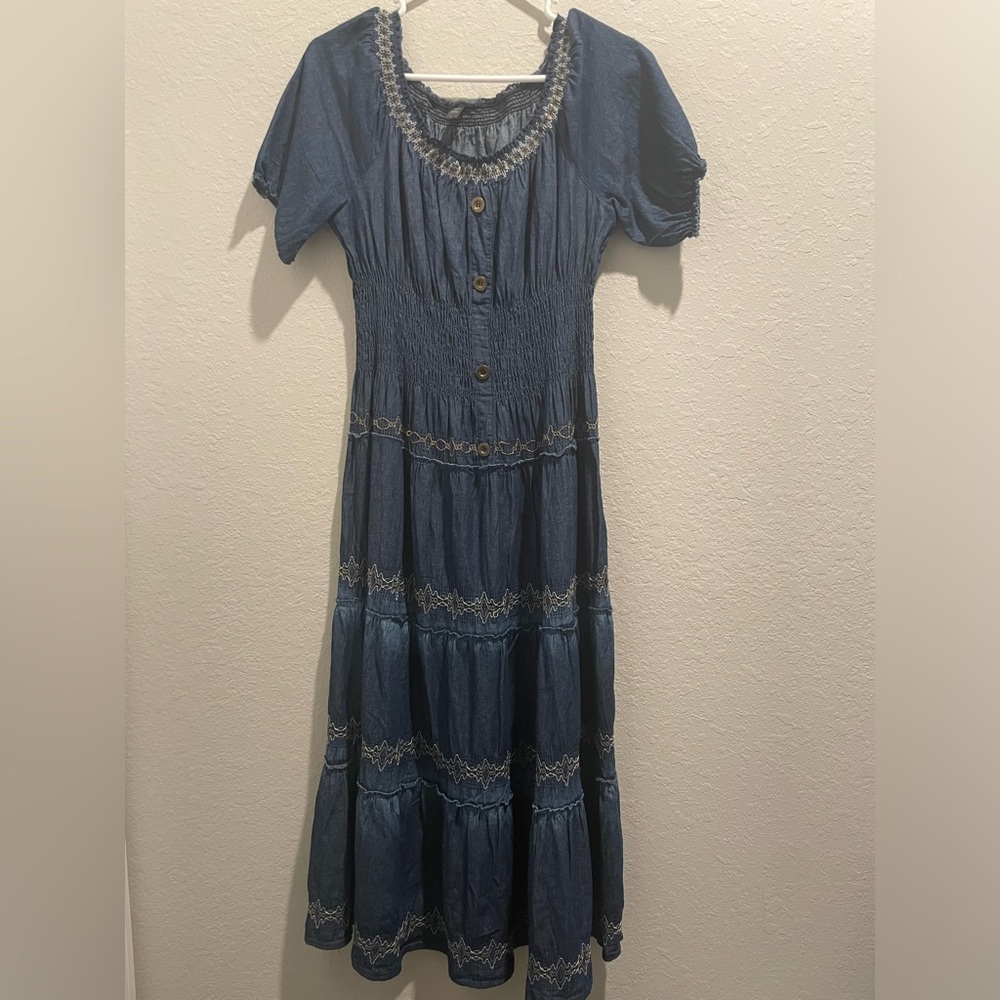 Jean midi flowy dress.